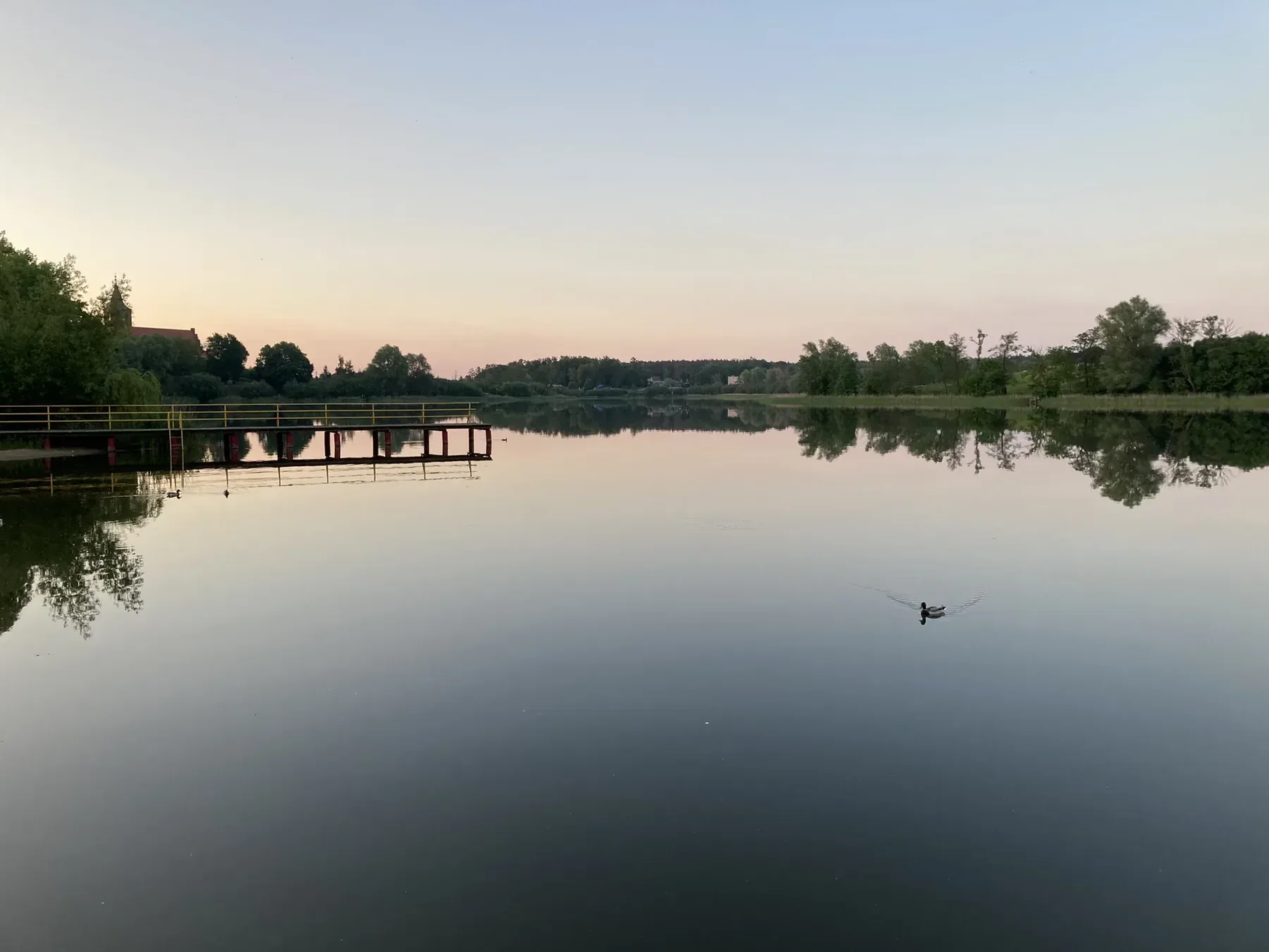 Jezioro Suskie o spokojnym wieczorze